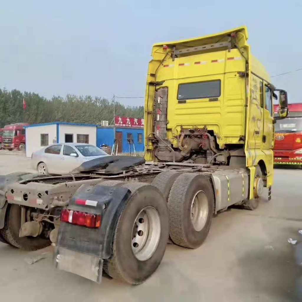 生利二手杉德卡牵引车 双驱轻体、德国曼发动机与采埃浮变速箱的卓越组合